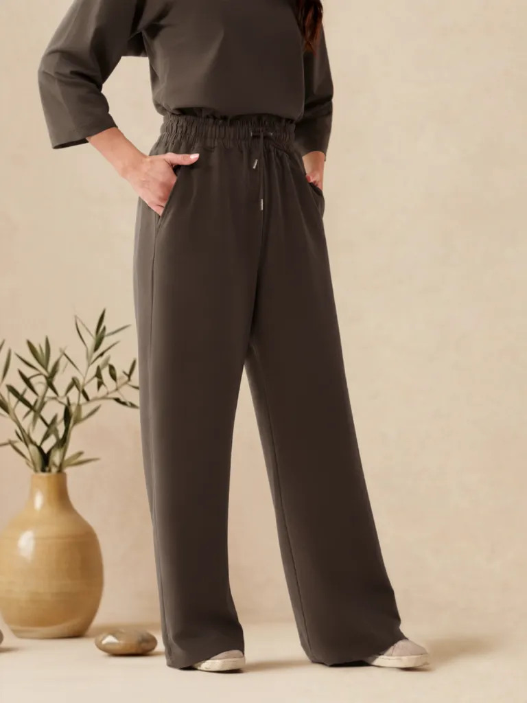 Oasis-Foundation_Espresso-Earth_Trousers_1.webp